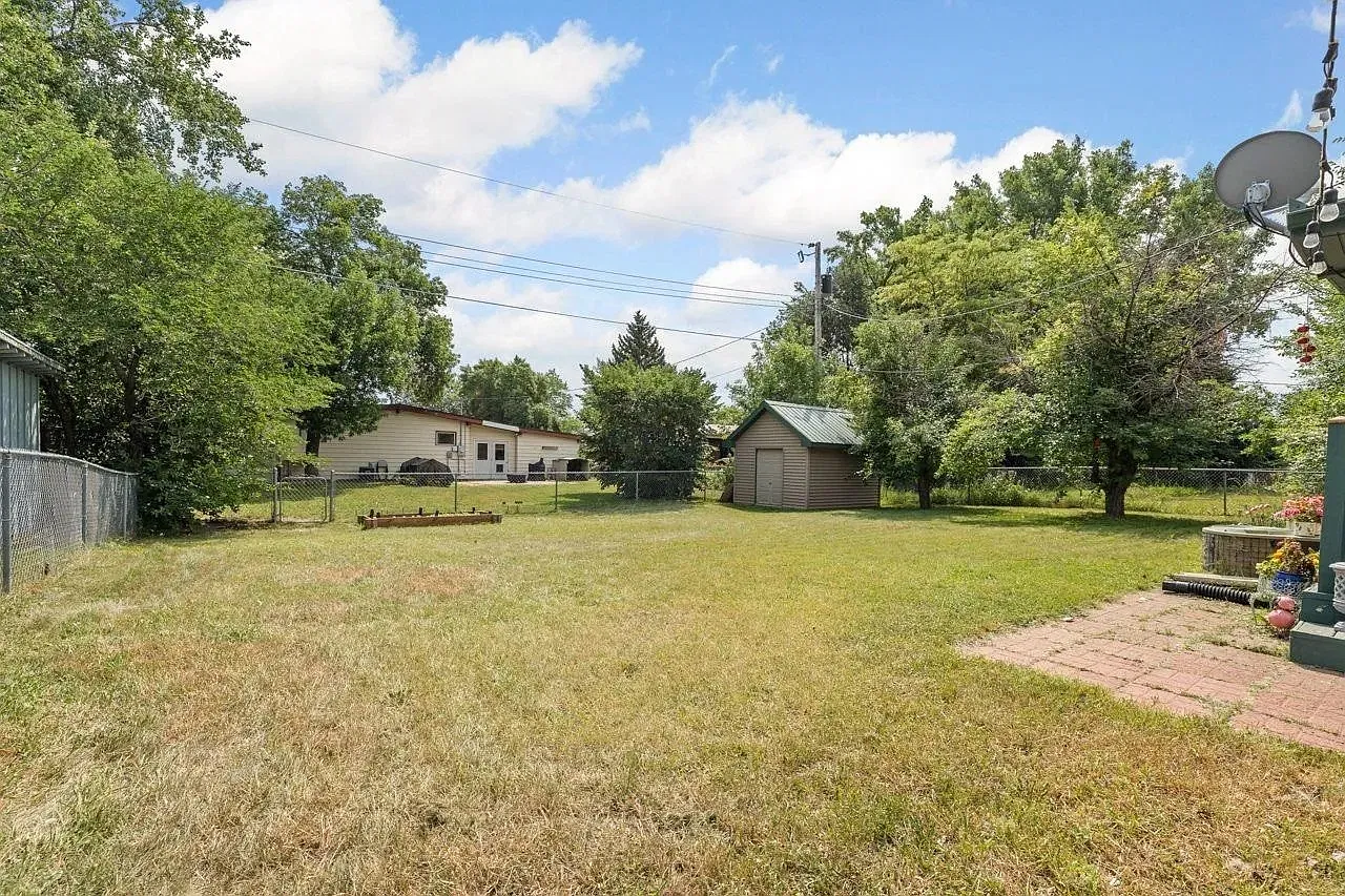 4 bed, 2240 sqft, $1,800 — Photo 3