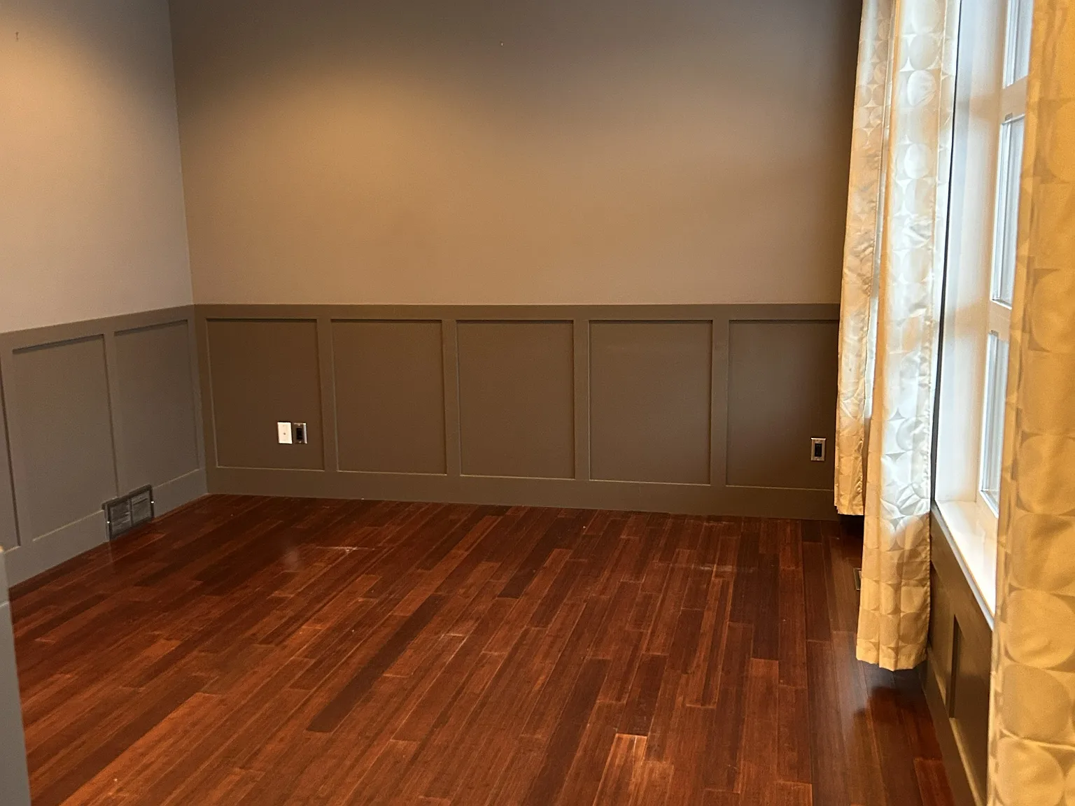 411 Hampton Circle — Photo 3