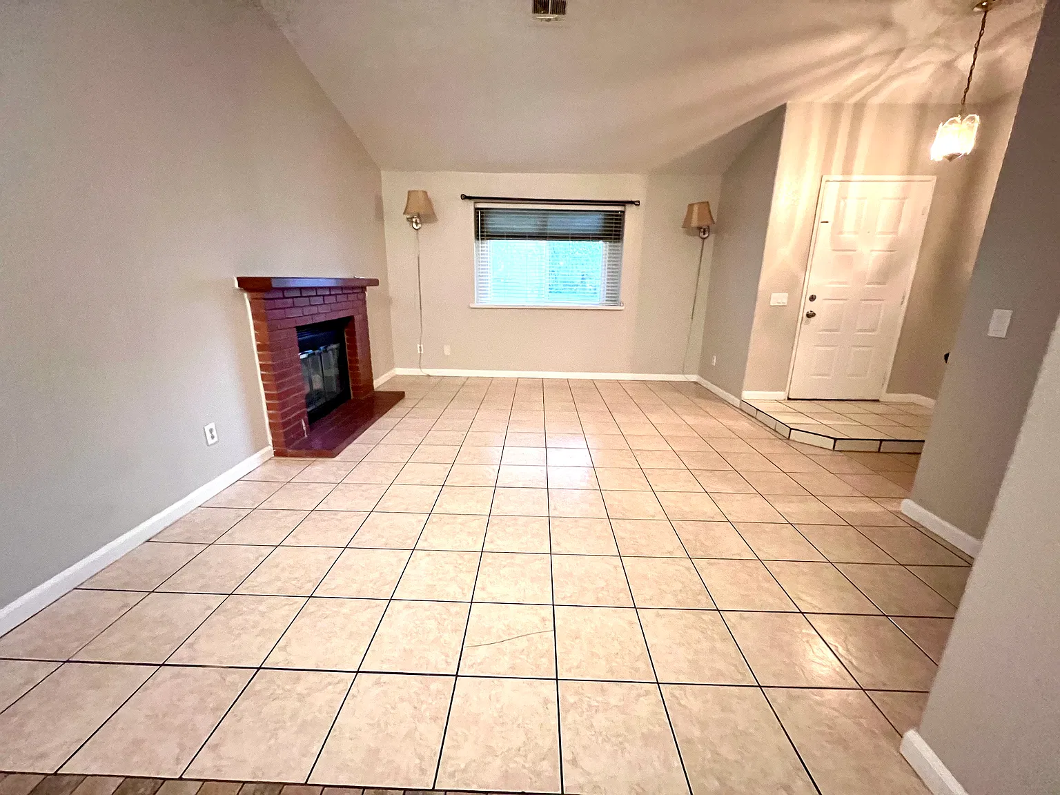 4 bed, 1100 sqft, $3,100 — Photo 3