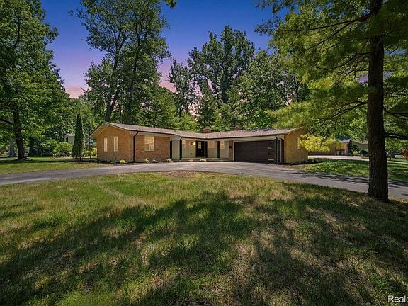 2nd image of 3096 Myddleton Dr