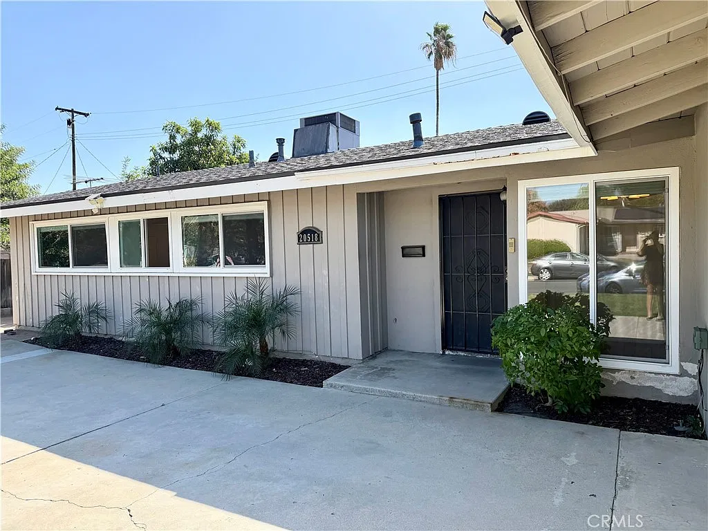 4 bed, 1479 sqft, $3,898 — Photo 2