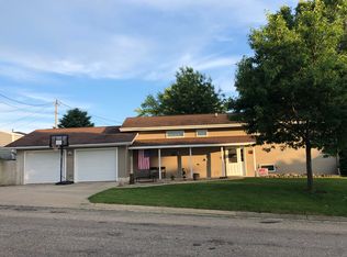 304 Maple St, Calmar, IA 52132