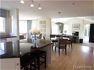 4th image of 1681 Rolling Woods Dr