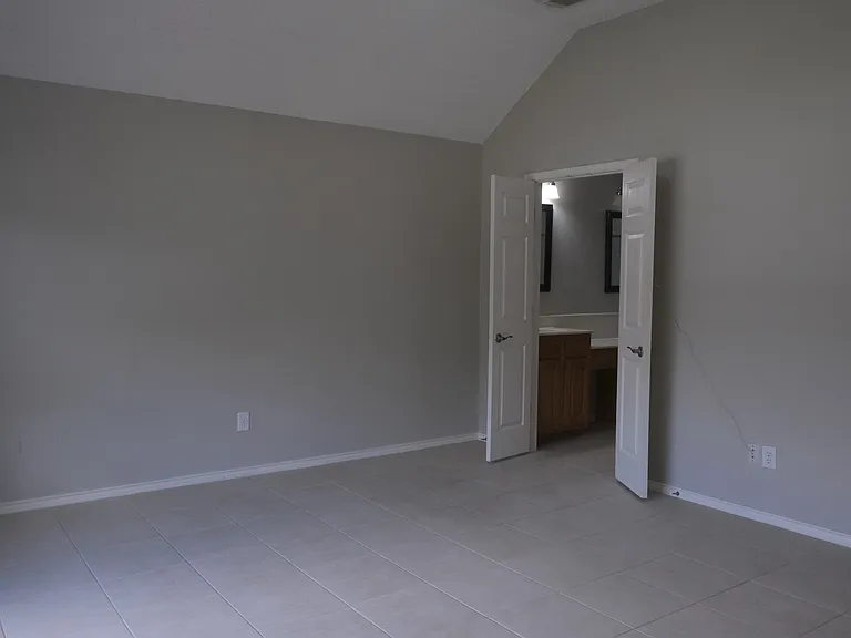 11309 Oxford Pl — Photo 3