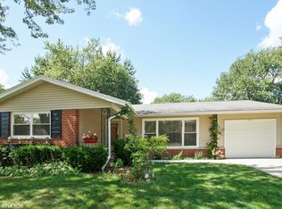 262 Greenbriar St, Elk Grove Village, IL 60007