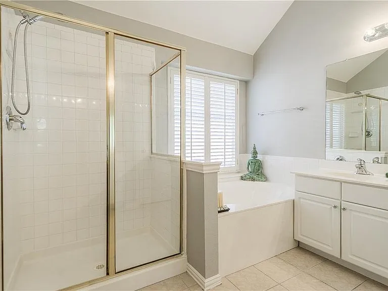 1426 Forest Oaks Ct — Photo 9