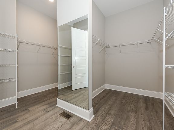 Owner s Suite Walk-In Closet