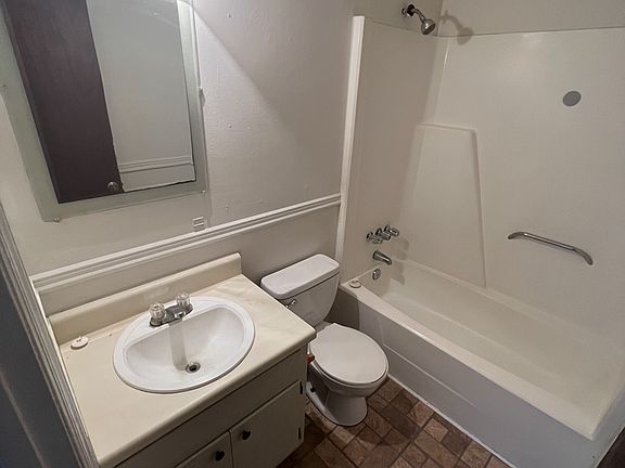 2nd image of 2701 Bards Wood Ln