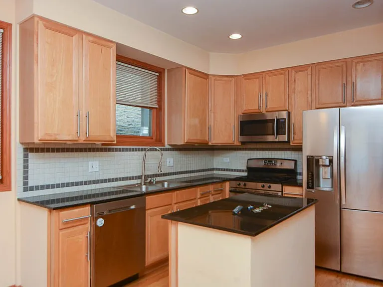 1720 W Augusta Blvd #2 — Photo 3
