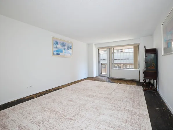 132 East 35th Street 8G image 2 of 8