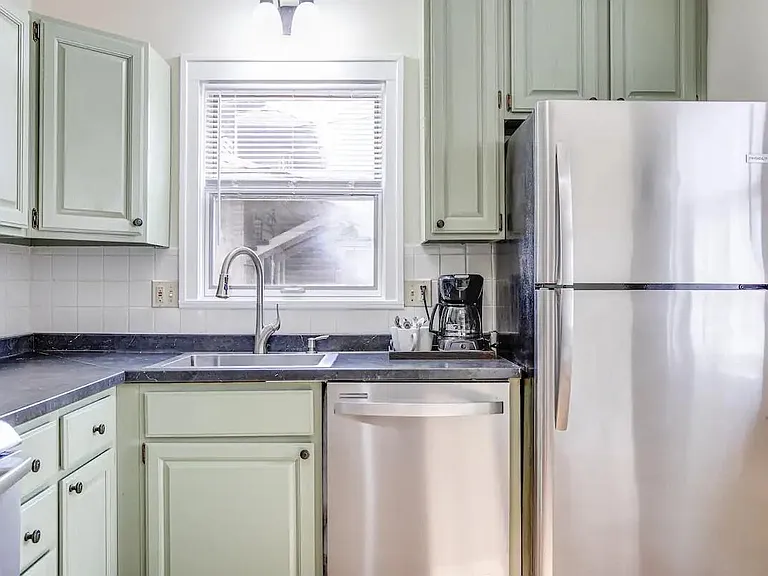 1033 Riverside Dr — Photo 9