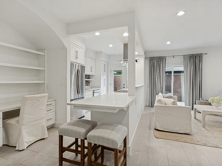 4242 Travis St — Photo 4