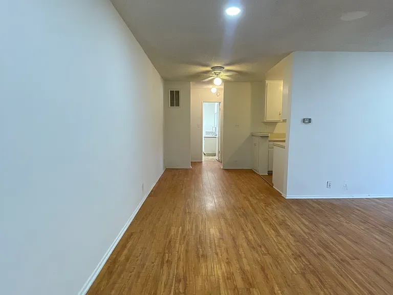 2215 N Beachwood Dr #205 — Photo 14