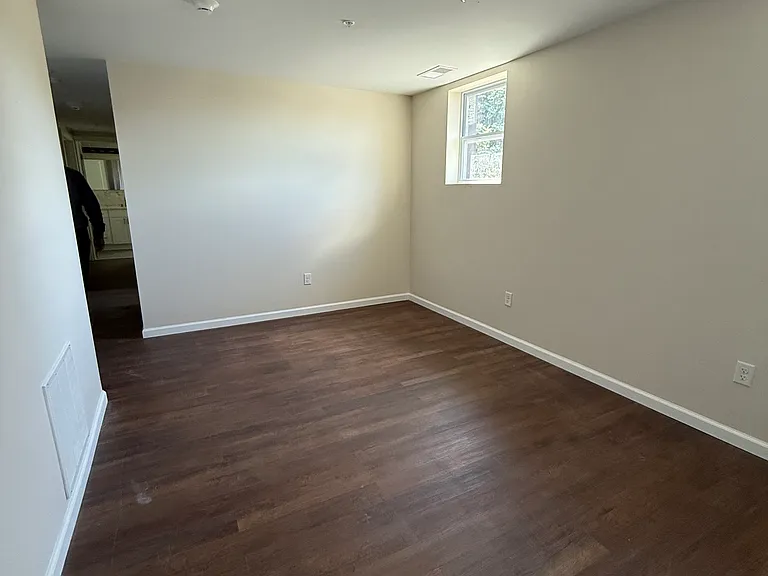 3003 Genesee St — Photo 3