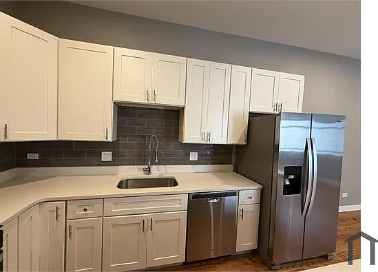 4710 S King Dr — Photo 3