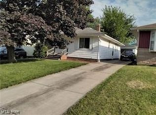 12514 Park Knoll Dr, Garfield Heights, OH