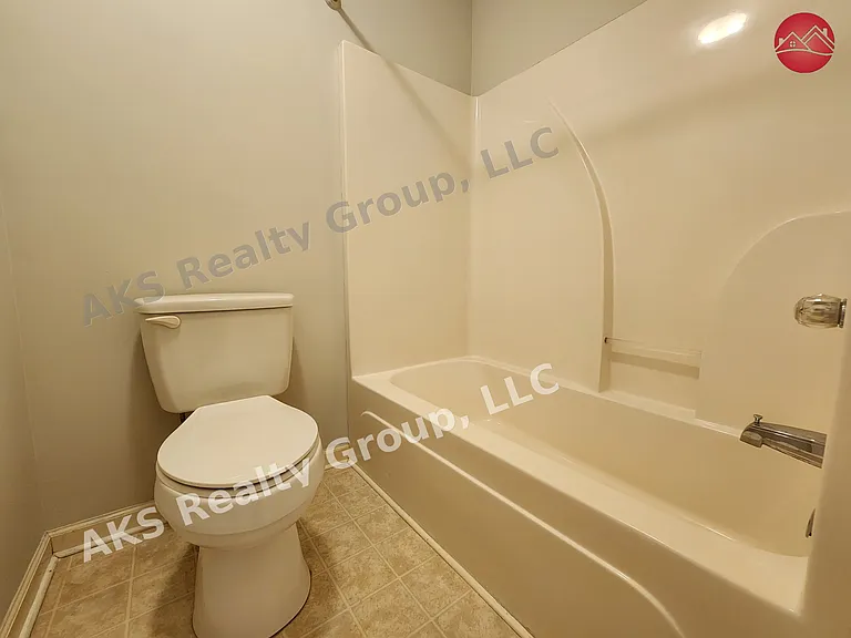 1090 Thompson Rd — Photo 13