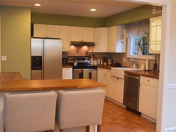 3rd image of 44 Columbus Pl #B7