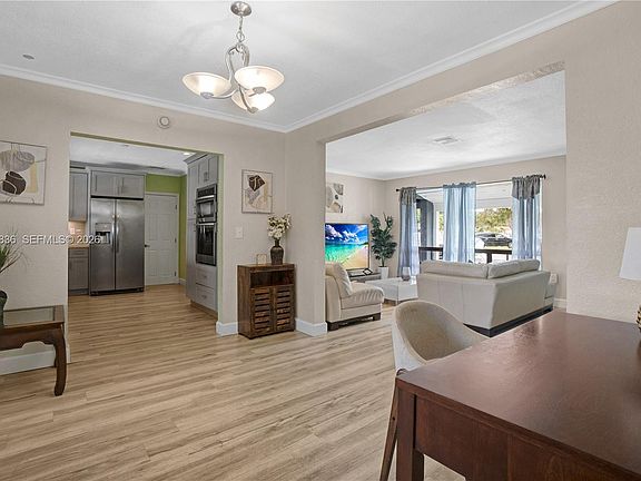 5th image of 2310 De Soto Dr