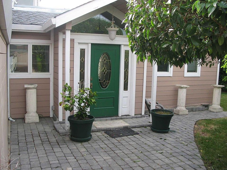 1st image of 230 Diviso St