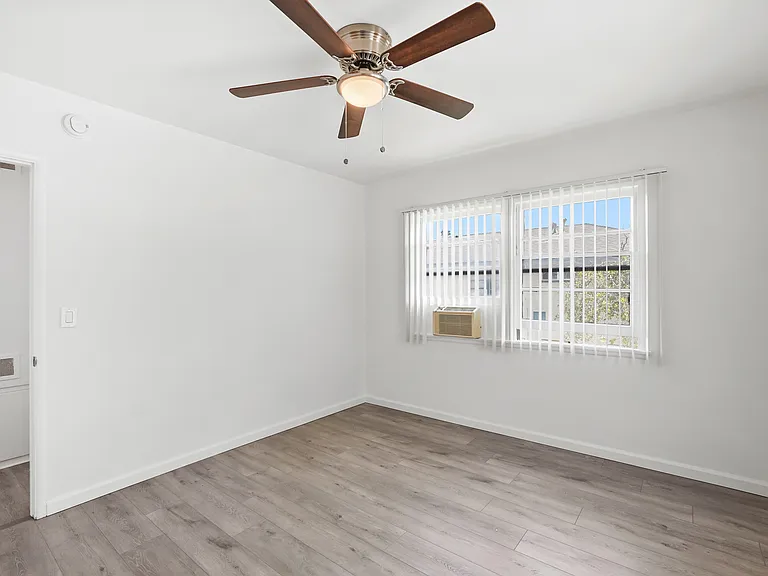 12249 Vanowen St #D — Photo 14