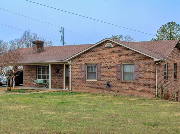 5225 Blue Ridge Dr, Gretna, VA 24557