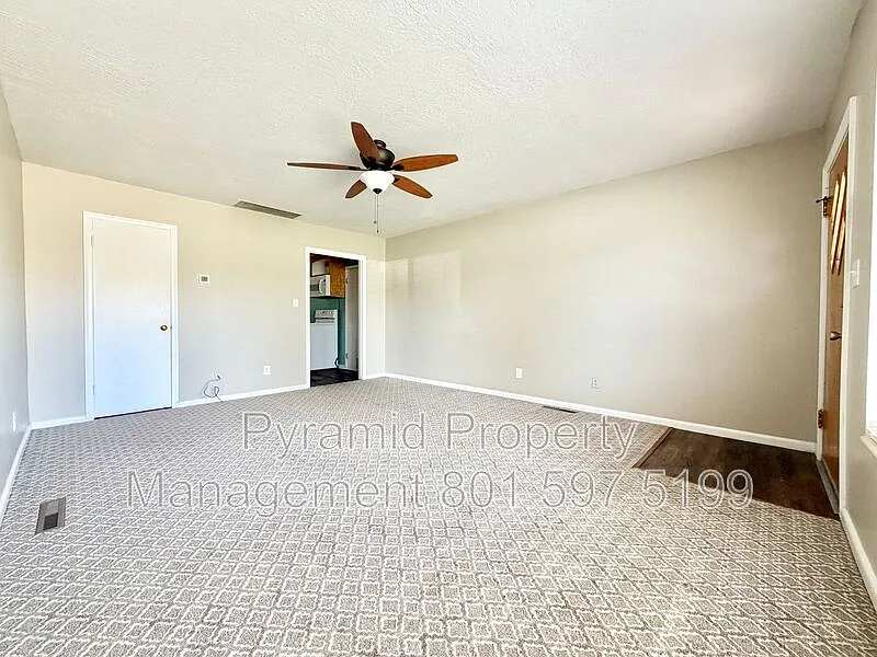 1 bed, 1.0 bath, 800 sqft, $900 — Photo 3