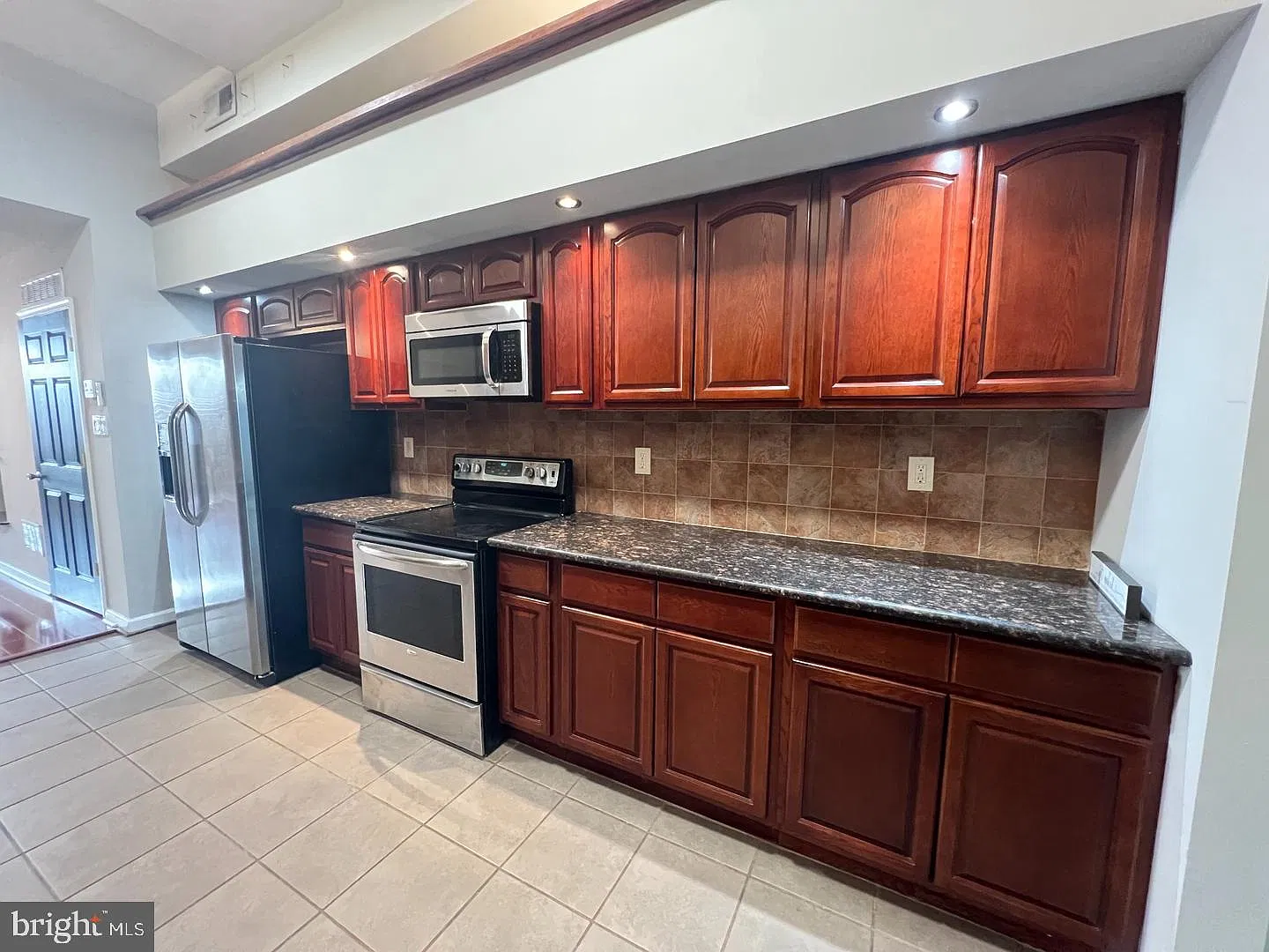 2 bed, 2.5 bath, 1478 sqft, $2,120 — Photo 3