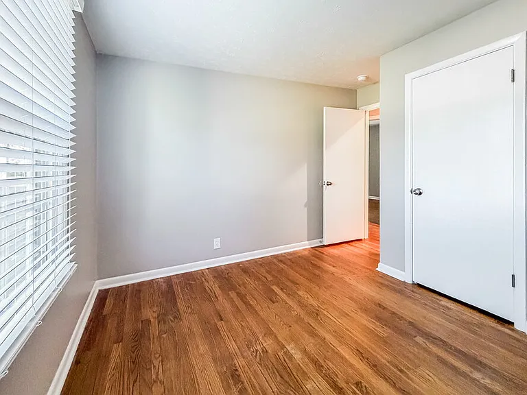 505 Roosevelt Ave — Photo 13