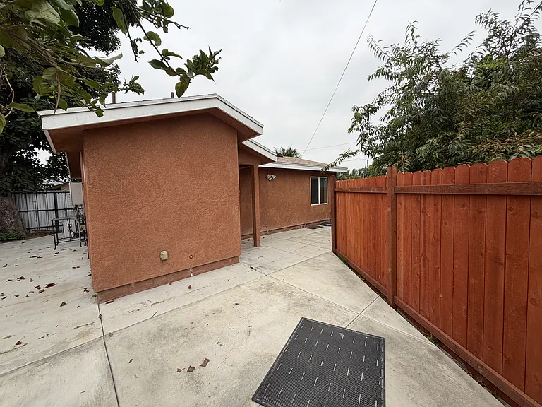 2134 E Shauer St — Photo 4