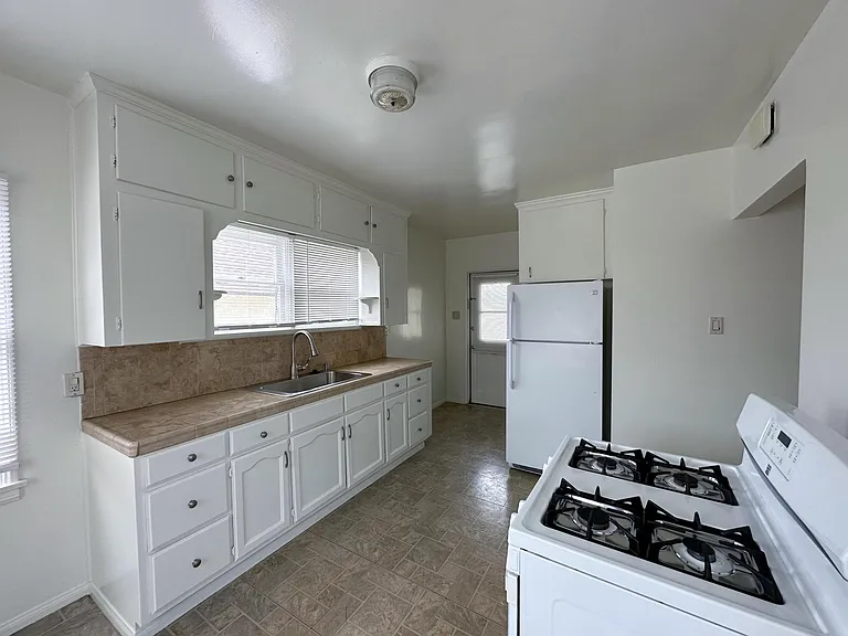 909 S Olive Ave #1/2 — Photo 7