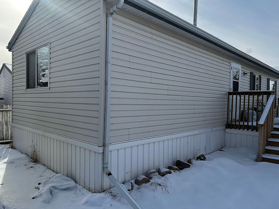 2nd image of 3020 Lakeview Dr NW