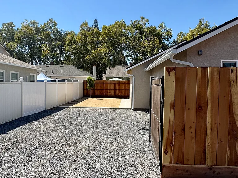 1307 Cahill Ave — Photo 11