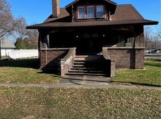 202 N York St, Martinsville, IL 62442
