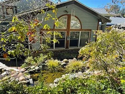 3 bed, 2400 sqft, $2,250 — Photo 1