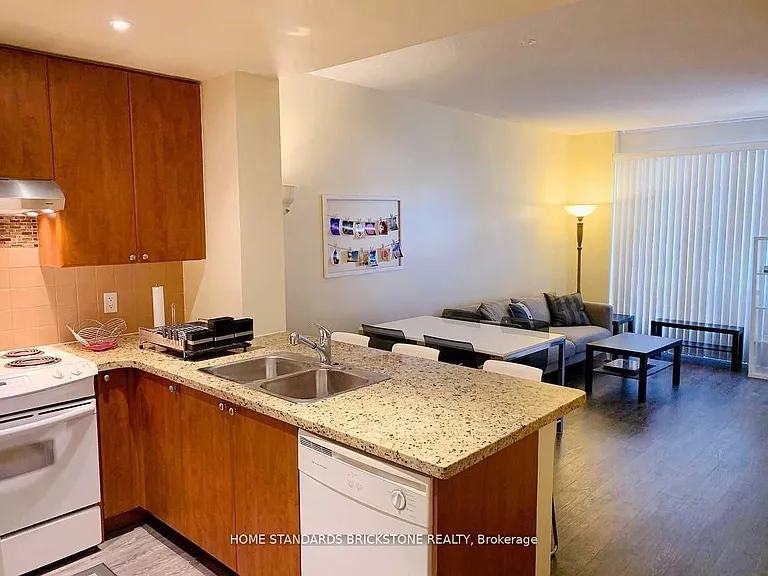 85 Bloor St E #908 — Photo 2