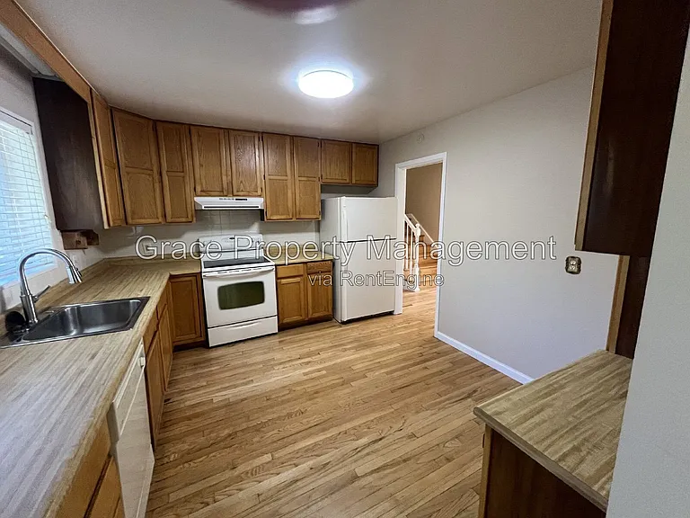 10541 Livingston Dr — Photo 7