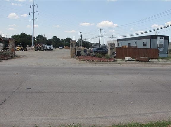 4th image of 4100 Stadium Dr
