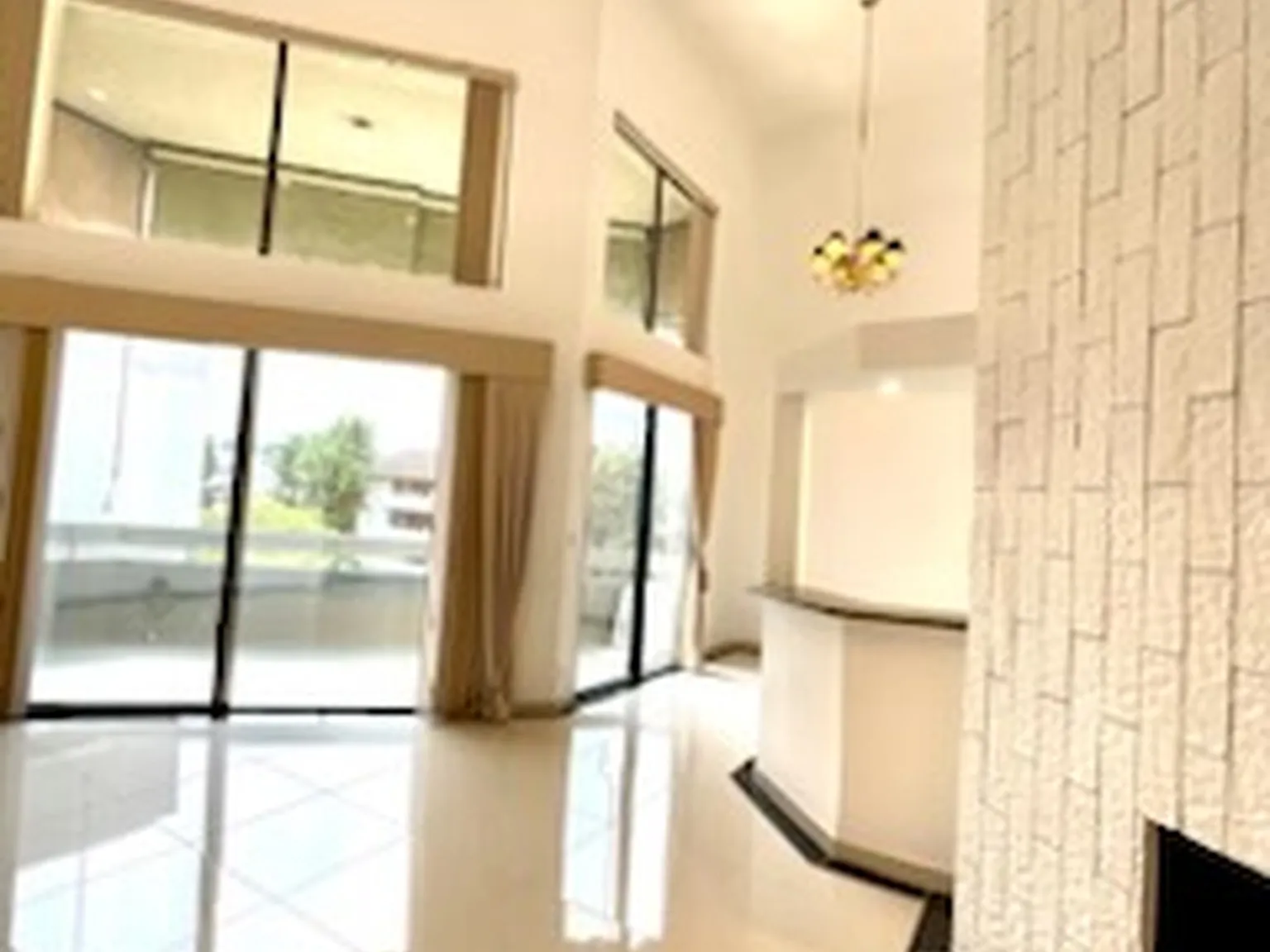 2 bed, 1962 sqft, $4,595 — Photo 4