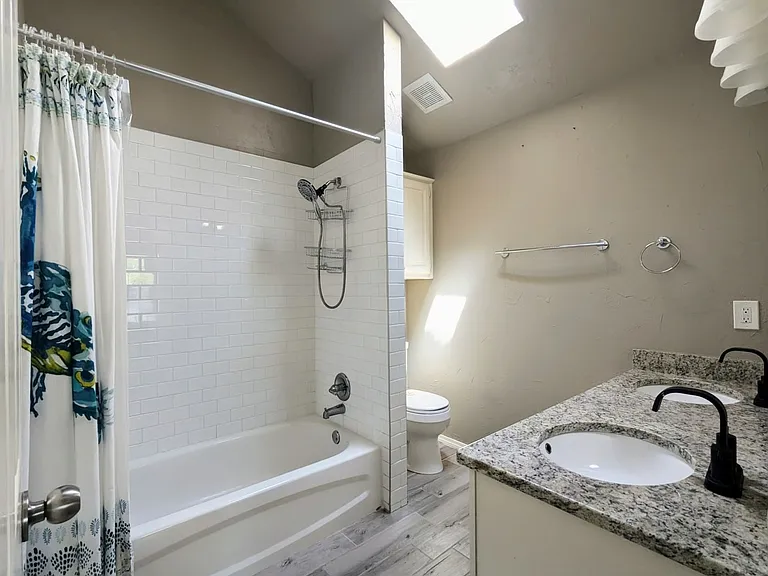 1005 Valley Ct — Photo 8