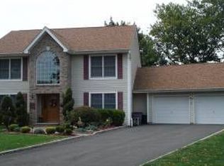 5 Hillman Dr, Elmwood Park, NJ 07407
