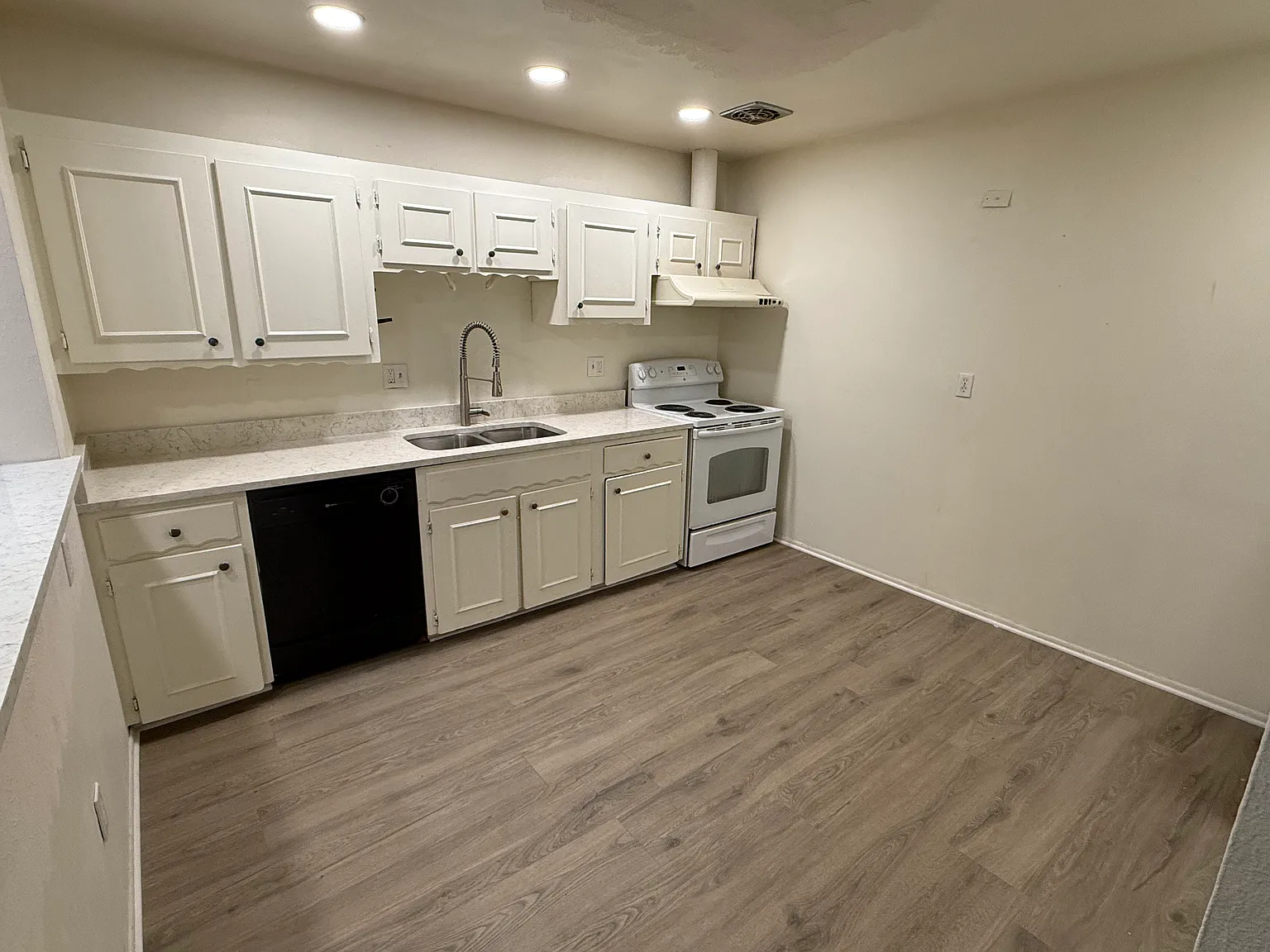 3 bed, 1083 sqft, $1,795 — Photo 3
