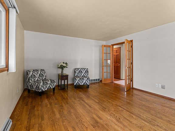 3rd image of 533 Wildwood Dr