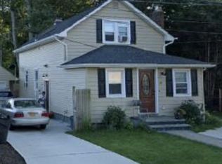 10 Hunters Ln #1, Huntington Station, NY 11746