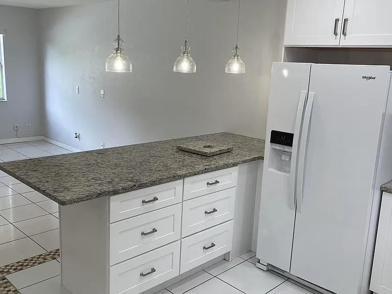 440 SE 2nd Ave #5 — Photo 4