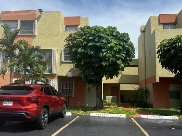 9321 SW 4th St APT 215C, Miami, FL 33174