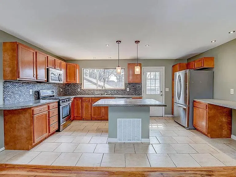 2777 Cornwall Dr — Photo 4