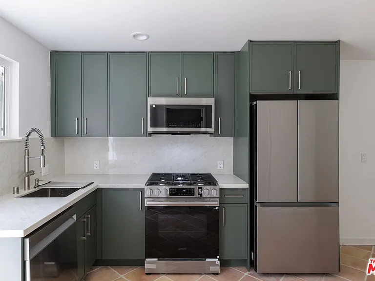 2120 N Cahuenga Blvd — Photo 10