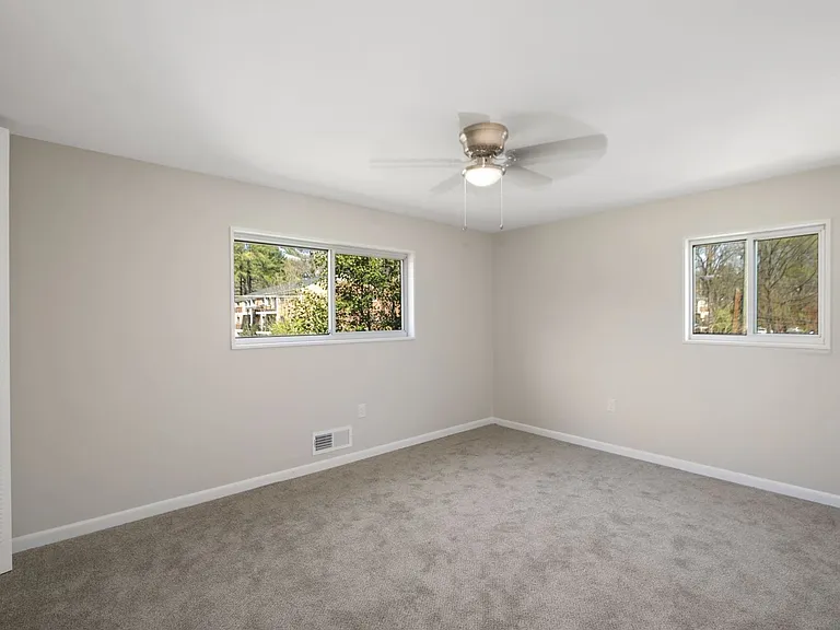 10619 Weymouth St #201 — Photo 16