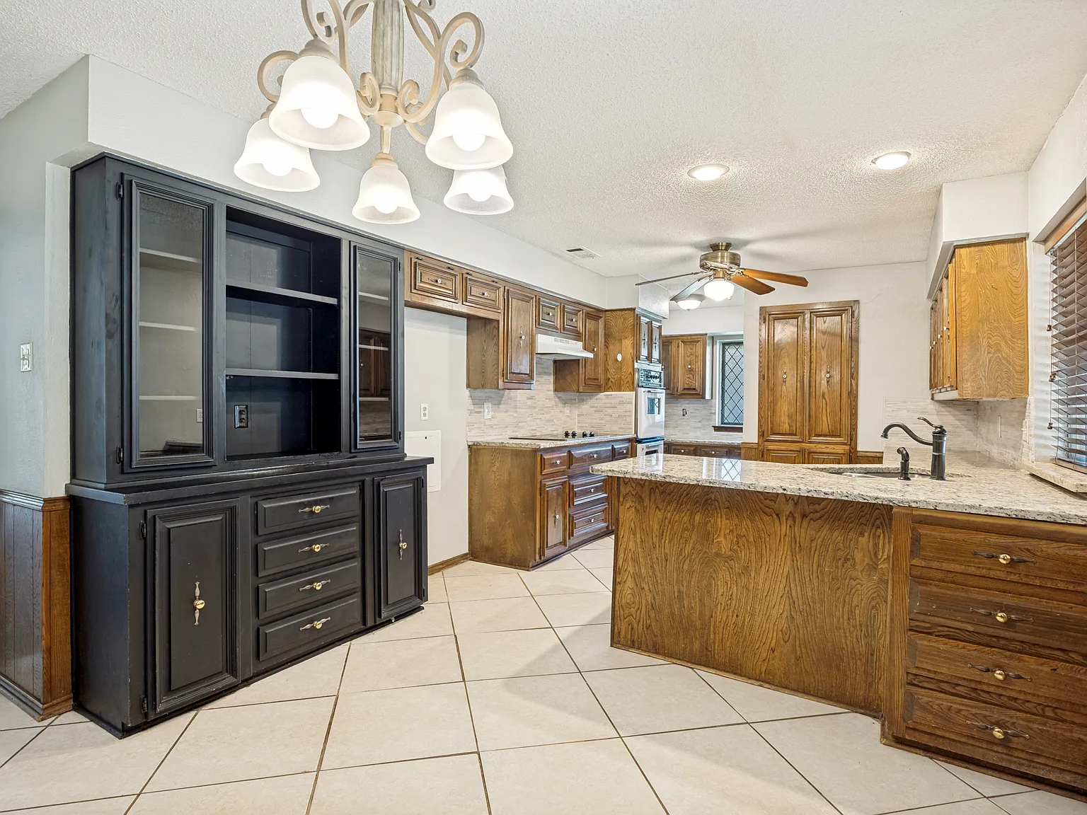 3 bed, 2.5 bath, 2274 sqft, $3,200 — Photo 4